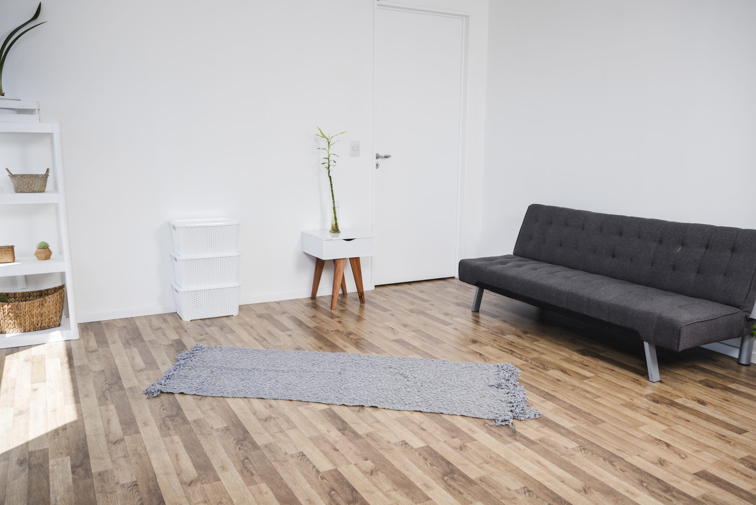 Laminaattilattian puhdistaminen – vältä vettä ja saippuaa