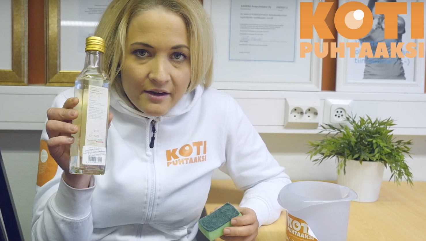 Videovinkki – Näin tarrasta jäänyt liimatahra irtoaa näppärästi